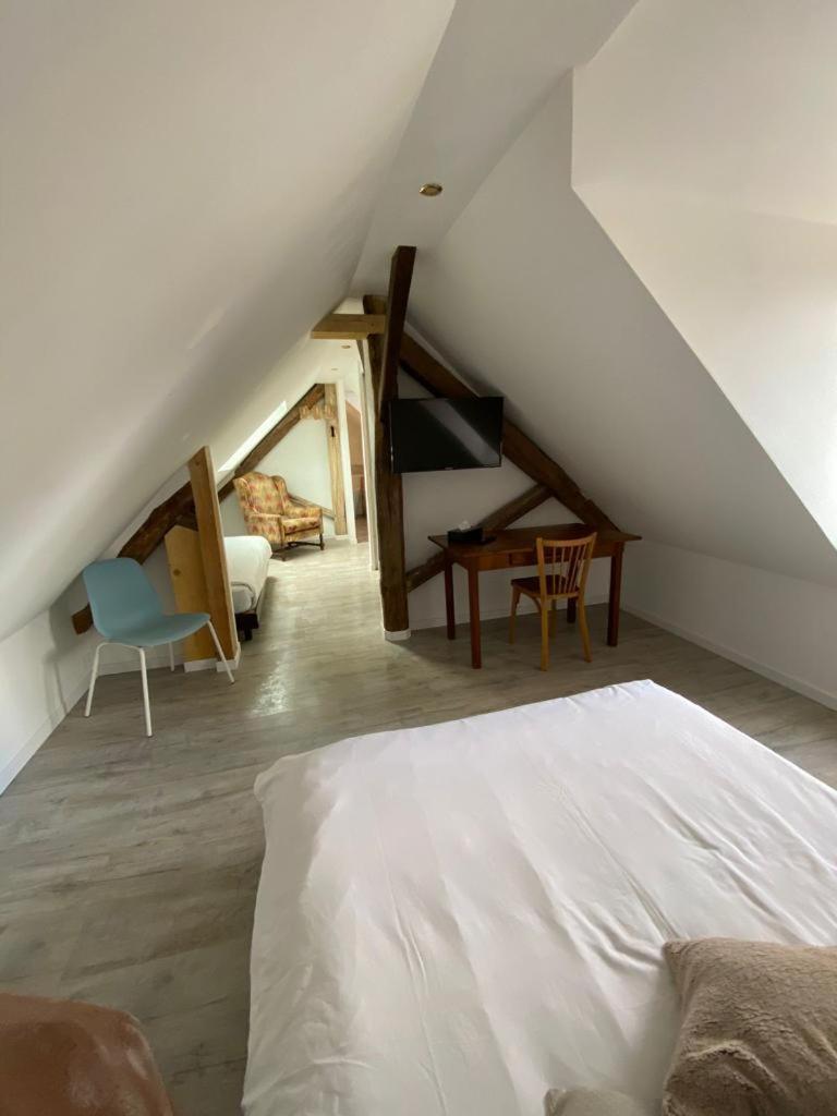 L'Annexe Du Chateau De Saint Genix Exteriör bild