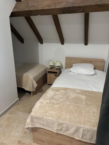 L'Annexe Du Chateau De Saint Genix Exteriör bild